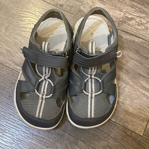 NWT Columbia Sandals Size 4. Never worn.